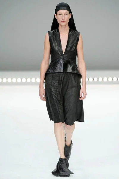 Look 19
